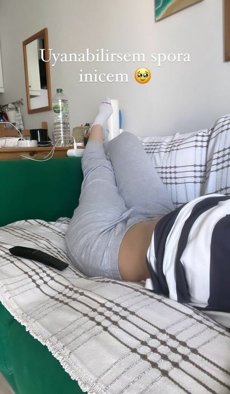 Buse yilmaz model high quality images