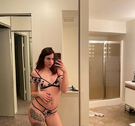 Mona Darling erotic actress pics