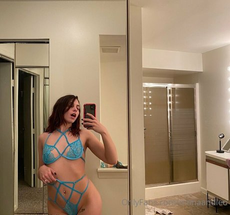 Mona Darling model pretty images