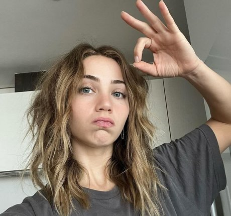 Emily Rudd sex star pic