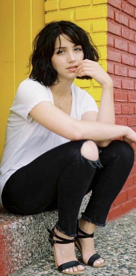 Emily Rudd model naked photos