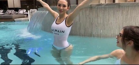 Babynez naked model img