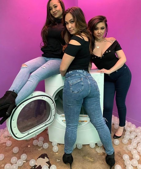 Michelle Waterson star beautiful img