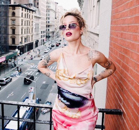 Halsey star adult picture
