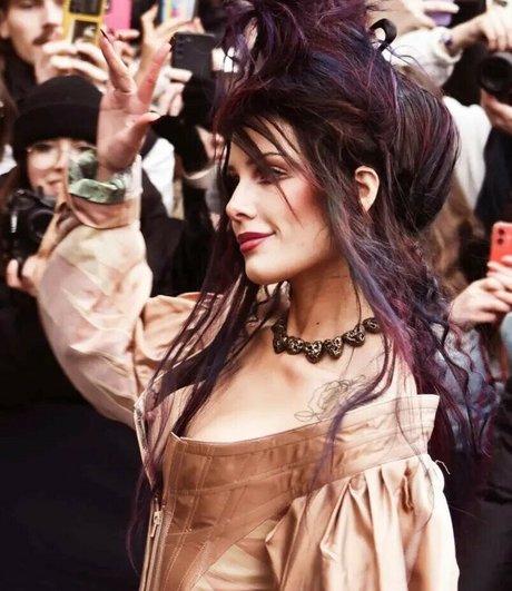 Halsey naked star picture