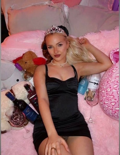 Alyssa Mckay model top picture