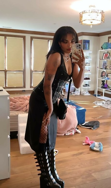 Sydeon star erotic galleries