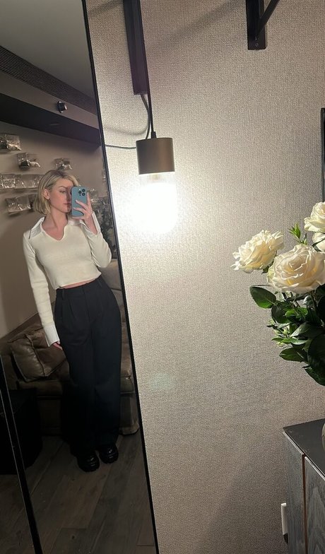 Lili Reinhart star sex pics