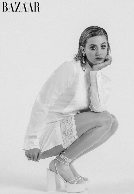 Lili Reinhart star hot images