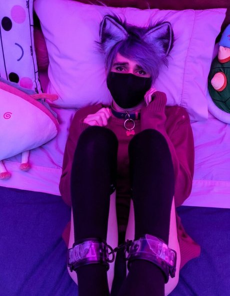 FemboyPup star top pictures