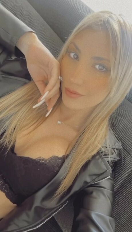 Mile Asquini pretty model picture