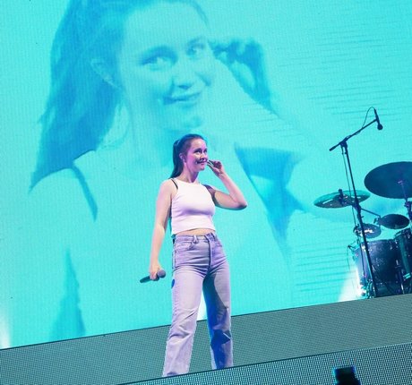 Sigrid top model images