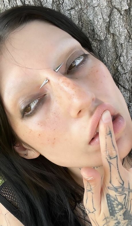 DeathbyRomy beautiful model pictures