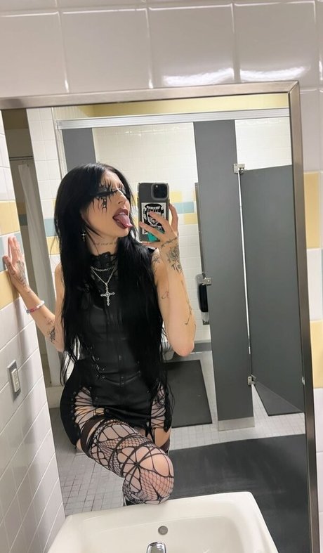 DeathbyRomy perfect star pic