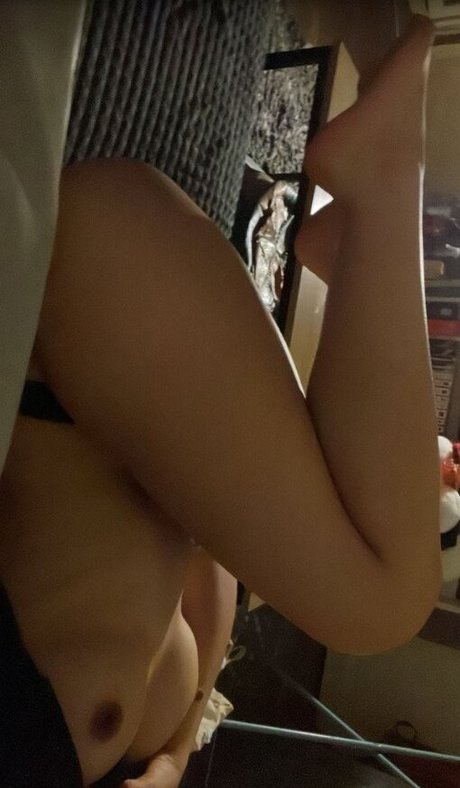 lilaxgsm naked model pic