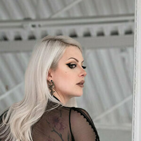 ms spookykins naked model photos