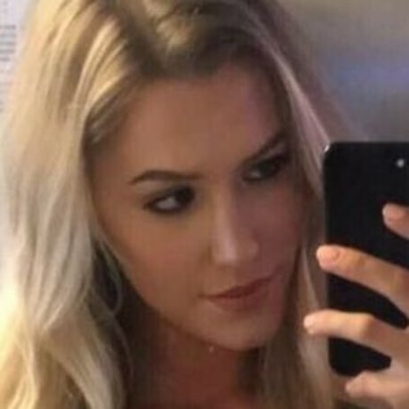 ArmnaBarista model naked pic