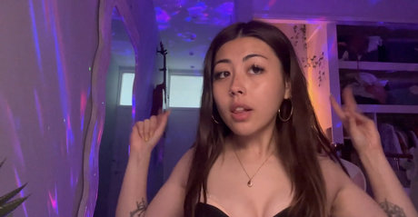 Angelic Lofi ASMR model high quality gallery