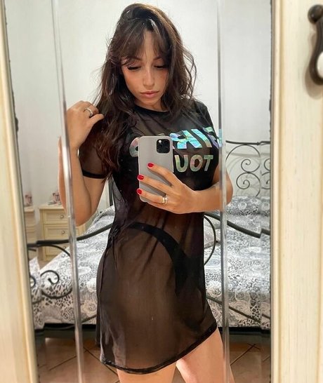 Sara Secciss exclusive star pic