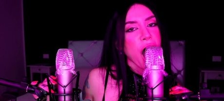 Ellie Alien pornstar sexy photo