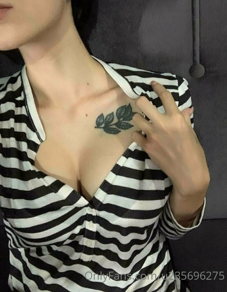 lily shine erotic model picture