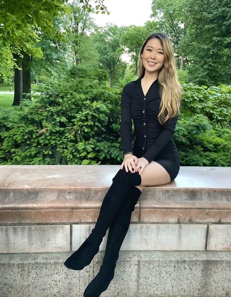 ExtraEmily hot star img