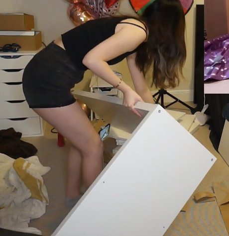 ExtraEmily free actress pic