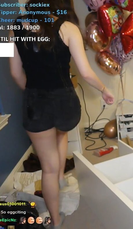 ExtraEmily hot model image