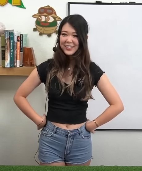 ExtraEmily naked actress photos