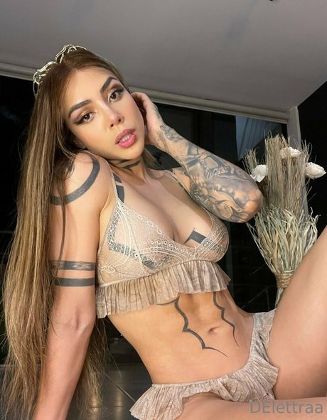 DElettraa nude actress images