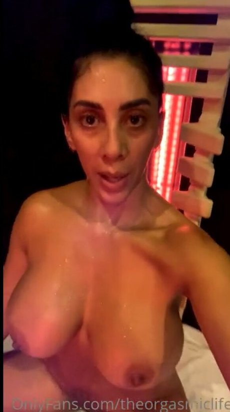 Jennelle Gordon nudes actress images