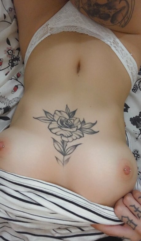 ladyirelia model nudes photo