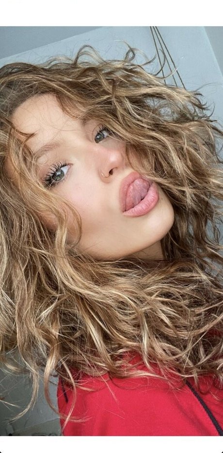 Miahandley Profile pic