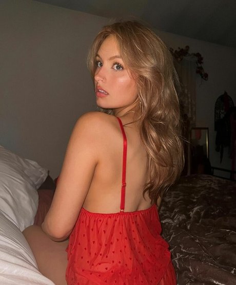 Miahandley nudes model images