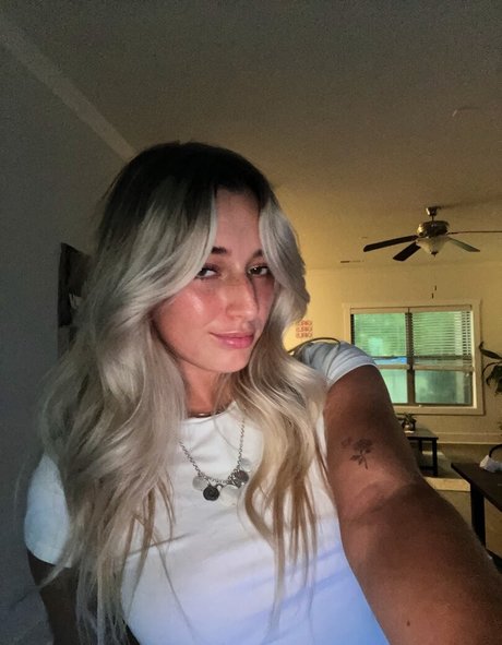 Hailey Felt nice model image