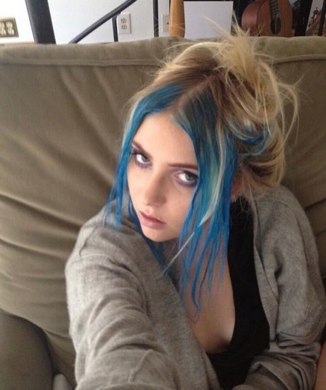 Taylor Momsen art pornstar archive