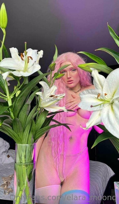 elara moonq star naked galleries