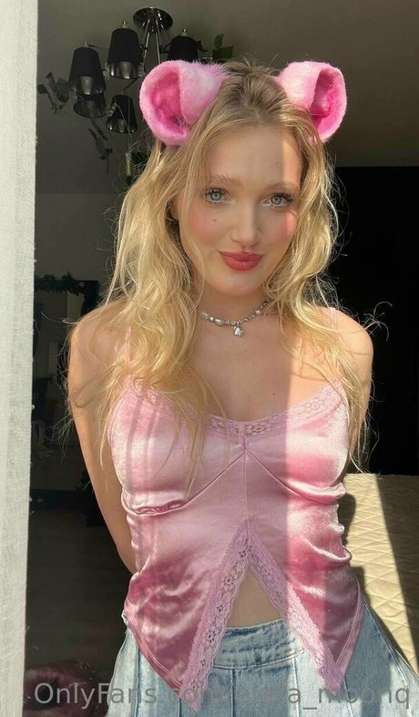 elara moonq model pornographic image