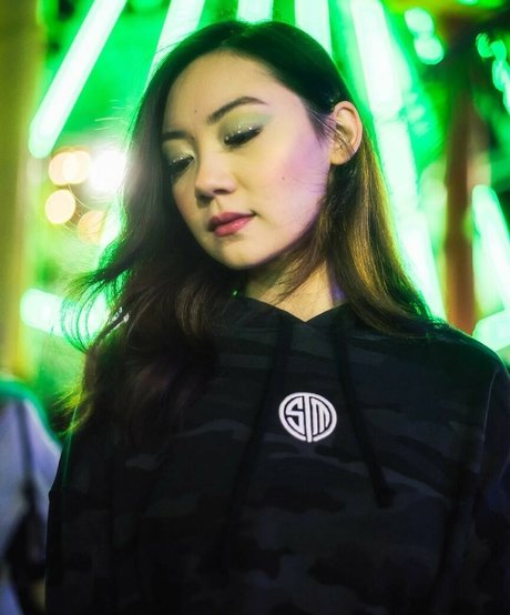 Fanfan model hot archive