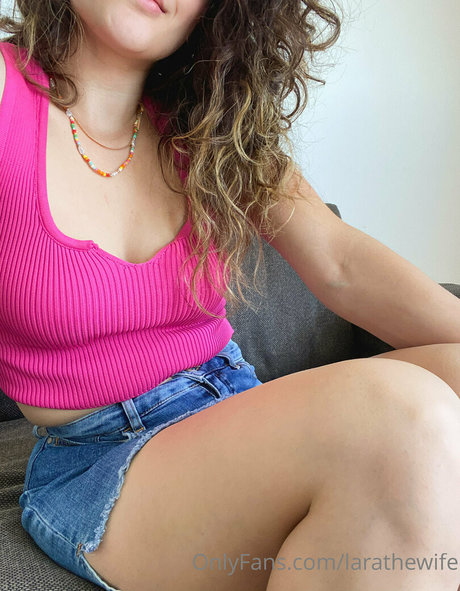 larathewife star top photos
