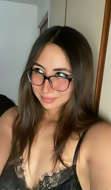 naughtylatinagirl erotic actress archive