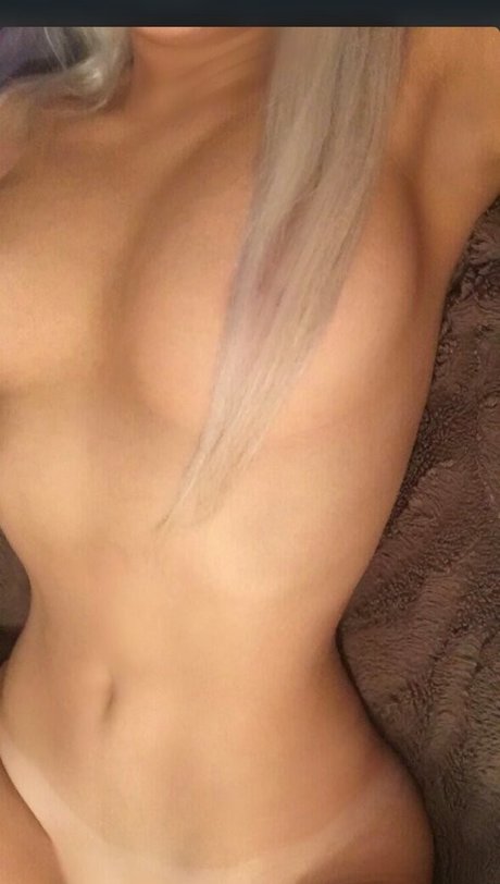 Momain model nude img