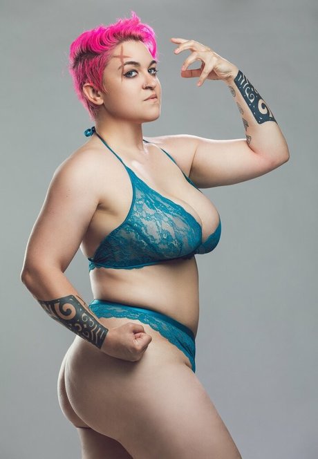 yourbigbutchgf erotic star image