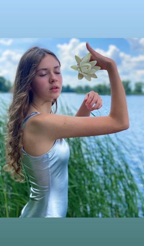 Stefania Deriabina nice actress image