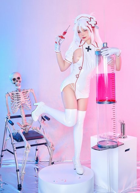 ZinieQ Cosplayer pornstar naked picture