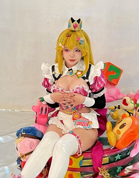 ZinieQ Cosplayer beautiful star pictures