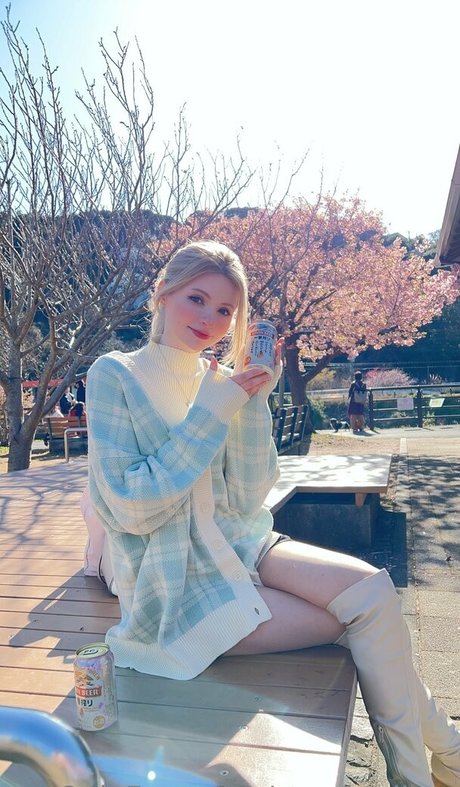 Peachymilky nude pornstar photos