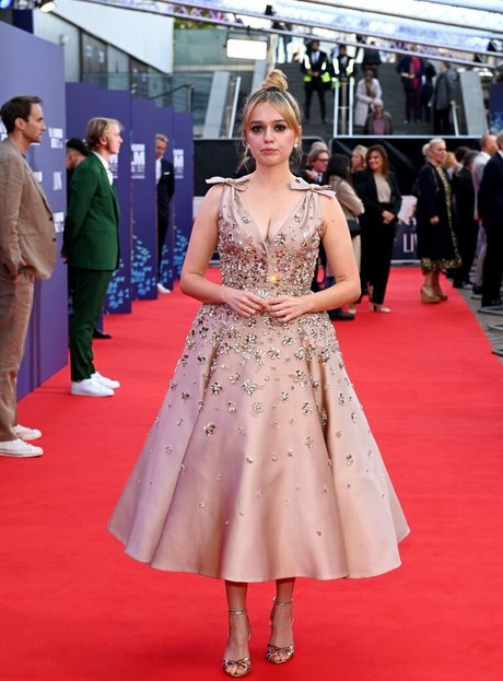 Aimee Lou Wood hd actress archive