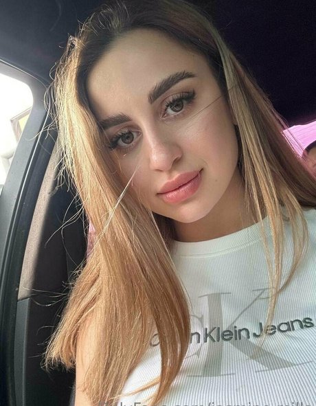 Jasmine Mills perfect model photo