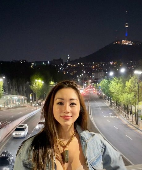 Dajinism naked actress img